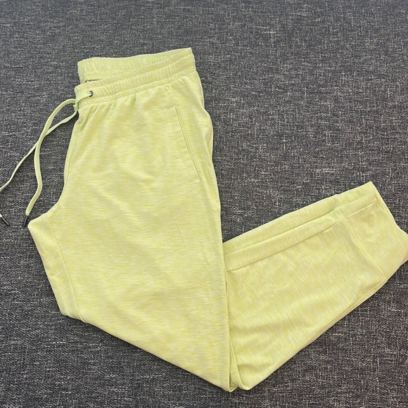 Mid-Rise Breathe ON Jogger Pants for Women Old Navy - Picture 3 of 8